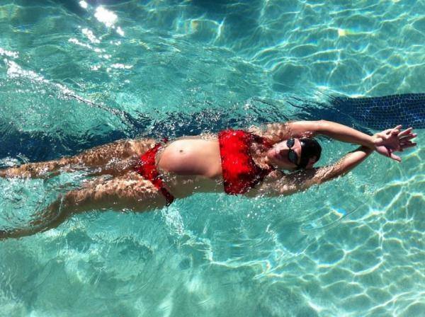 bơi lội mang bầu rất tốt cho sức khỏe| dayboikemrieng.com